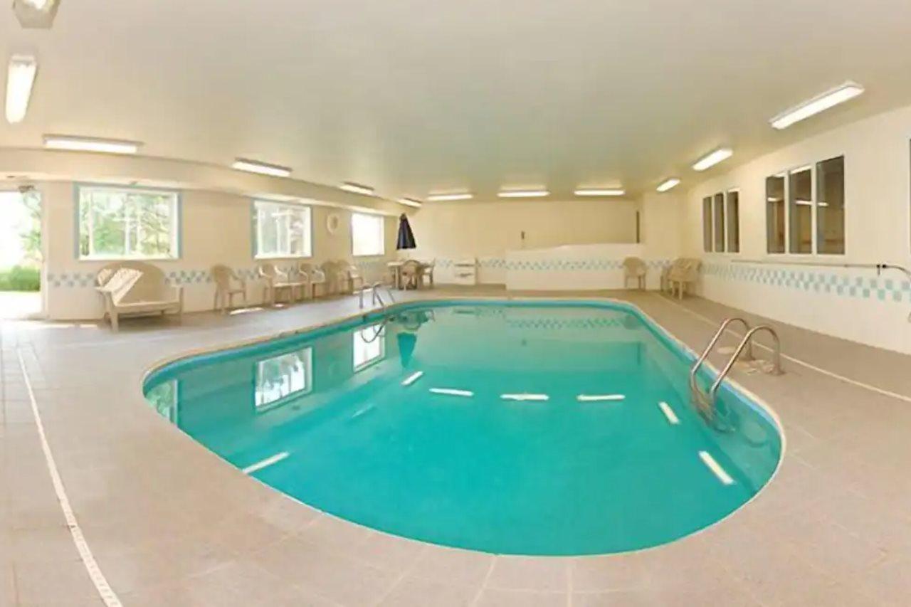 Quality Inn & Suites Sturgeon Bay Ngoại thất bức ảnh